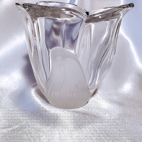 Mikasa Frosted Leaf & Clear Crystal Glass Spring Aria Votive Candle Holder. - Picture 3 of 9